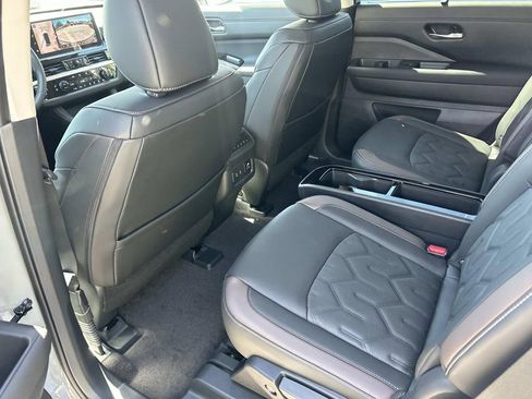 New 2026 Nissan Pathfinder Platinum w/ Lighting Package AWD/4WD image 20