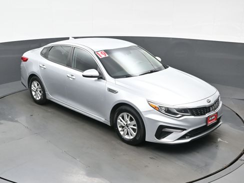 Used 2019 Kia Optima LX image 32