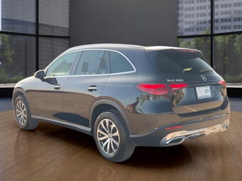 Used 2024 Mercedes-Benz GLC 300 image 3
