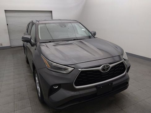 Used 2021 Toyota Highlander LE AWD/4WD image 14