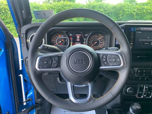 Used 2024 Jeep Wrangler Unlimited Sahara AWD/4WD image 27