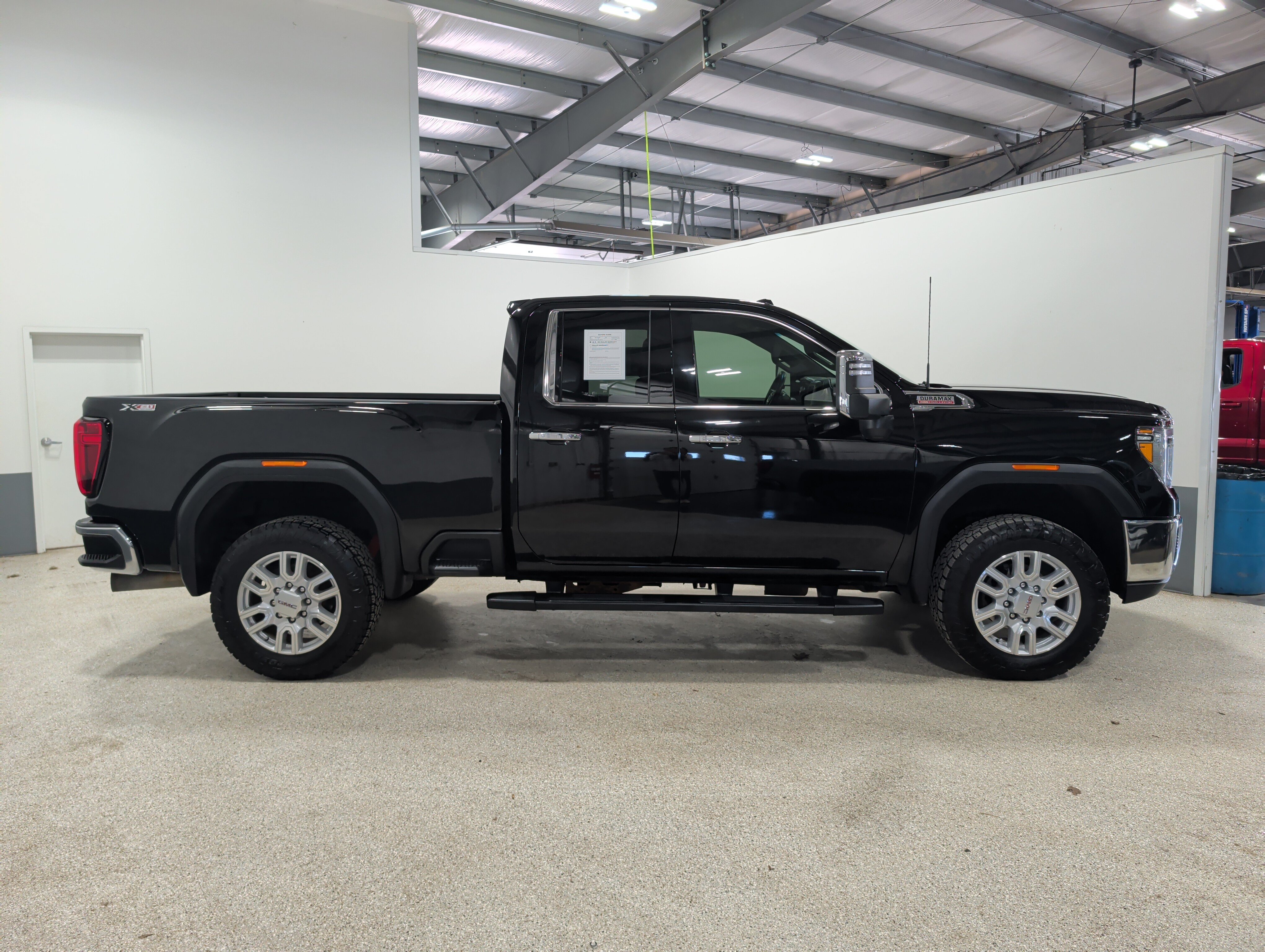Used 2022 GMC Sierra 2500 SLT w/ X31 Off-Road Package AWD/4WD image 2