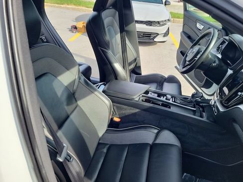 Used 2021 Volvo XC60 T5 R-Design w/ Protection Package Premier AWD/4WD image 17