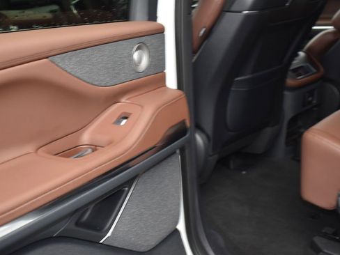 New 2025 Lincoln Navigator L Reserve image 12