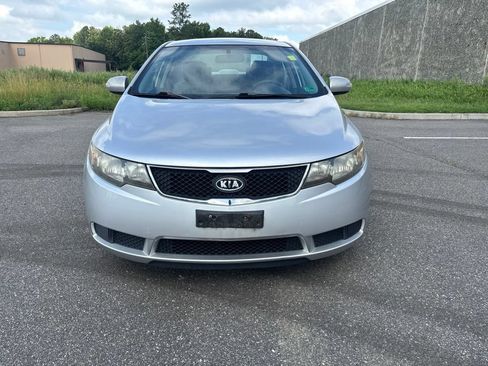 Used 2010 Kia Forte EX w/ Fuel Economy Pkg FWD image 2