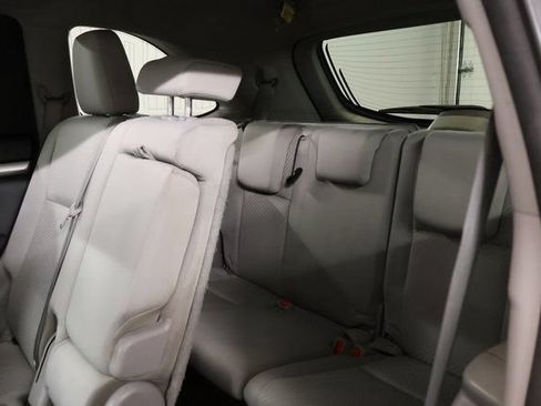 Used 2017 Toyota Highlander LE FWD image 28