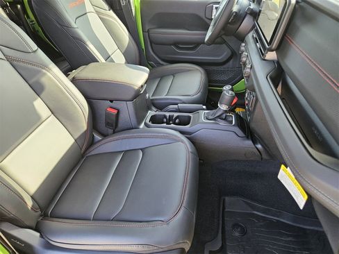 New 2025 Jeep Gladiator Rubicon image 15