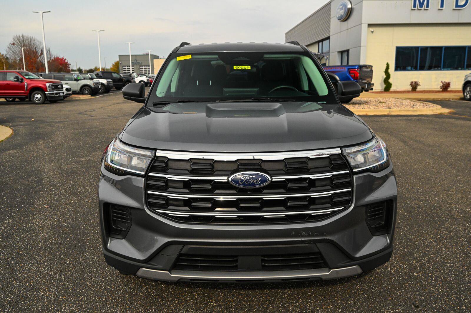 Used 2025 Ford Explorer Active AWD/4WD image 10