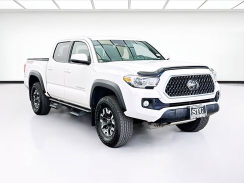 Used 2018 Toyota Tacoma TRD Off-Road w/ Technology Package image 3