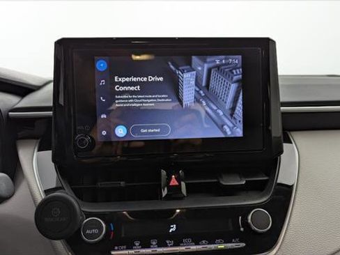 Used 2025 Toyota Corolla LE image 27