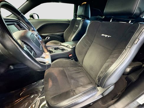 Used 2015 Dodge Challenger SRT image 11