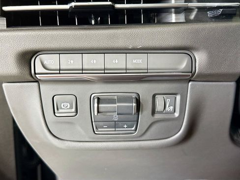 Used 2025 Cadillac Escalade ESV Premium Luxury AWD/4WD image 23