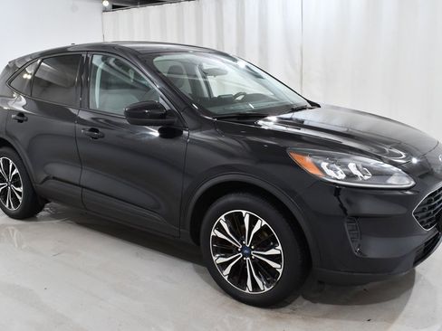 Used 2022 Ford Escape SE w/ SE Sport Appearance Package image 5