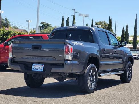 Certified 2022 Toyota Tacoma TRD Off-Road w/ Technology Package AWD/4WD image 6