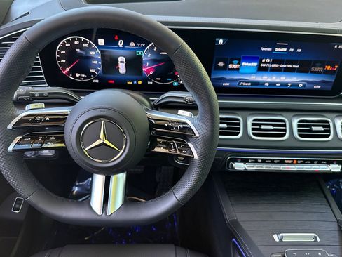 New 2026 Mercedes-Benz GLS 580 4MATIC image 16