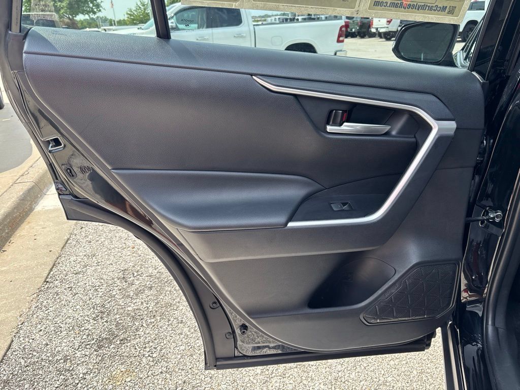 Used 2025 Toyota RAV4 XLE FWD image 16
