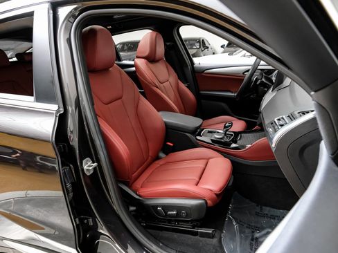 Used 2025 BMW X4 xDrive30i w/ Premium Package image 36