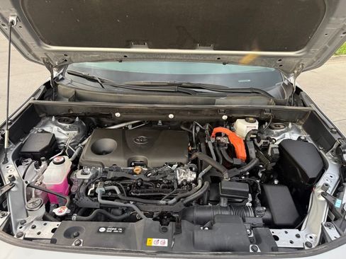 Used 2025 Toyota RAV4 XLE AWD/4WD image 30