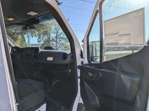 Used 2024 Mercedes-Benz Sprinter 3500 image 10