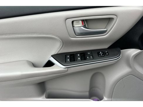 Used 2015 Toyota Camry XLE w/ Advanced Technology Package FWD image 11
