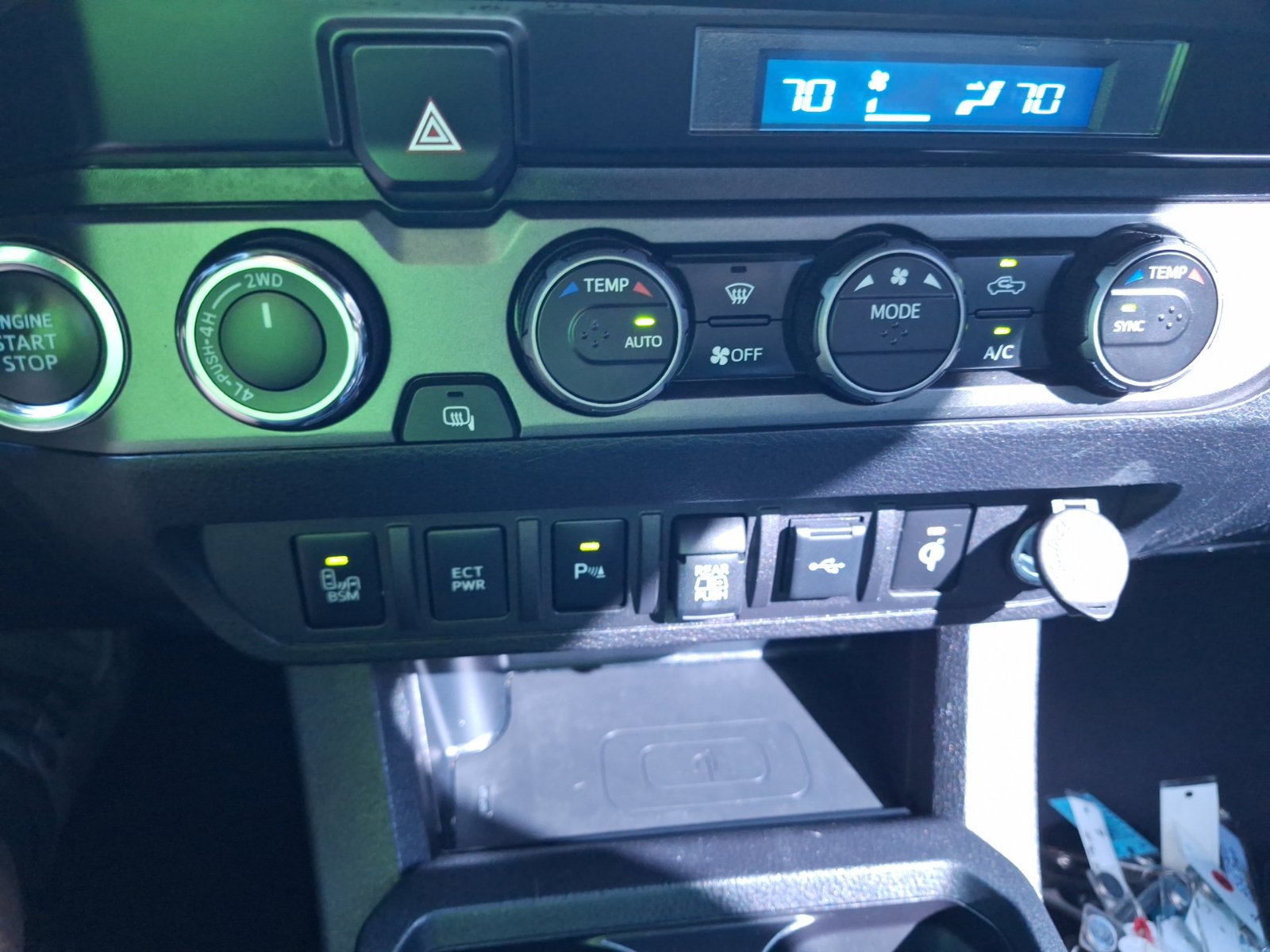 Used 2023 Toyota Tacoma TRD Off-Road w/ Technology Package AWD/4WD image 27