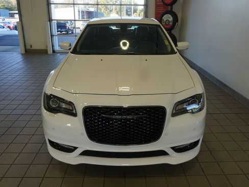 Used 2023 Chrysler 300 Touring L image 14