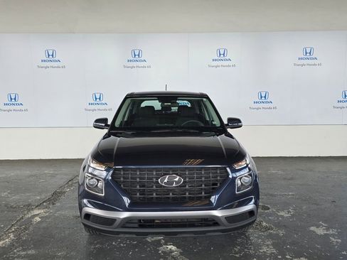 Used 2024 Hyundai Venue SE image 2