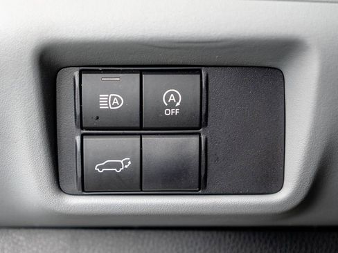 Used 2025 Toyota Highlander XLE AWD/4WD image 18