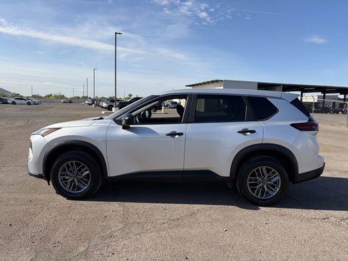 Used 2024 Nissan Rogue S image 3