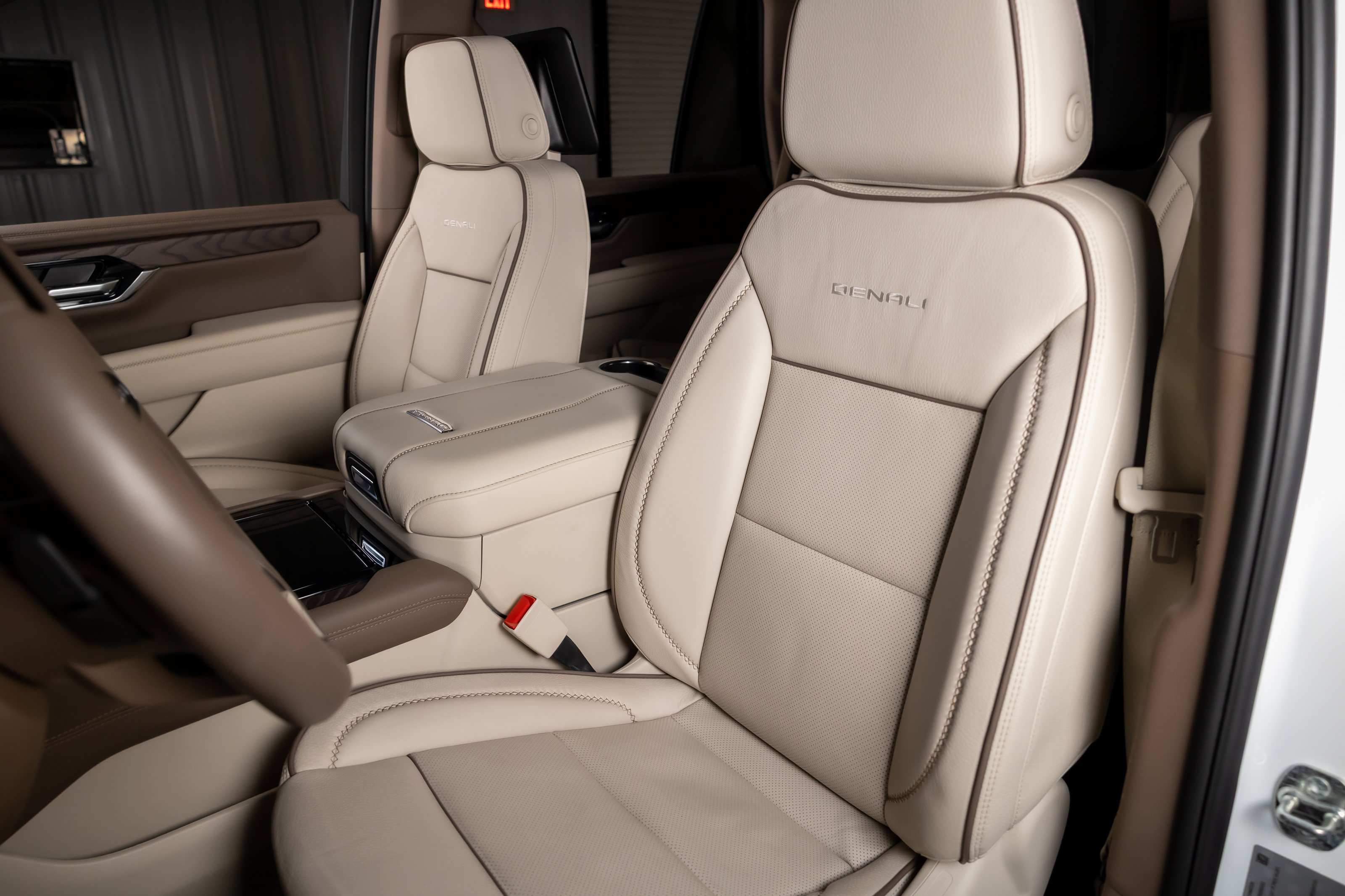 Used 2026 GMC Yukon Denali w/ Denali Reserve Package AWD/4WD image 5