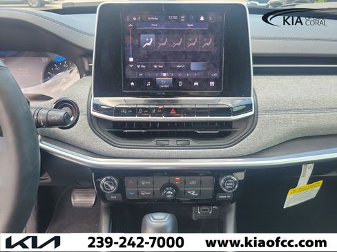 Used 2025 Jeep Compass Latitude AWD/4WD image 27