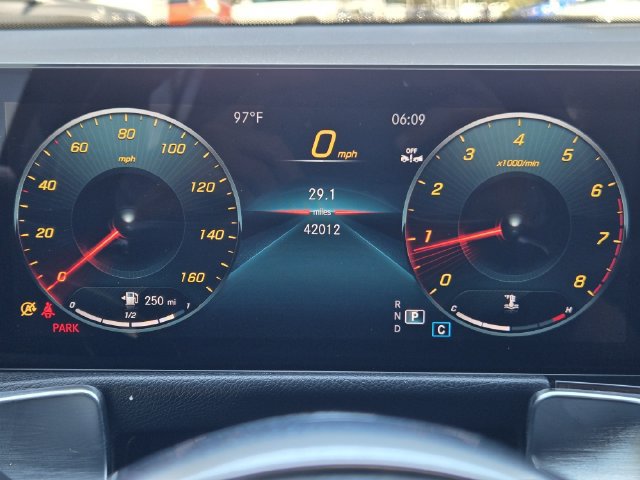 Used 2023 Mercedes-Benz GLB 250 w/ AMG Line image 9