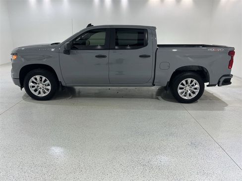 Used 2025 Chevrolet Silverado 1500 Custom image 5