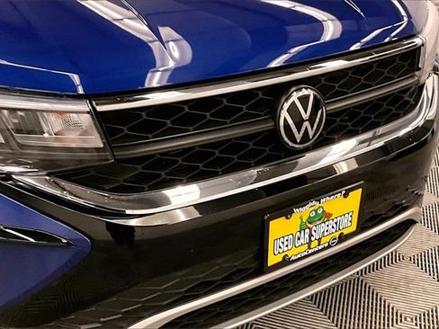 Used 2023 Volkswagen Taos SE w/ Panoramic Sunroof Package image 29