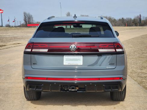Used 2025 Volkswagen Atlas Cross Sport SEL R-Line AWD/4WD image 8