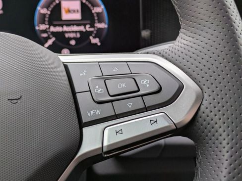 New 2026 Volkswagen Tiguan SE R-Line FWD image 34