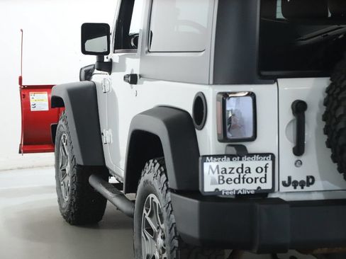 Used 2017 Jeep Wrangler Rubicon w/ Connectivity Group AWD/4WD image 34