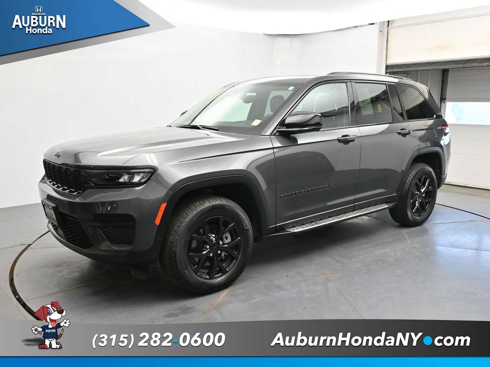 Used 2024 Jeep Grand Cherokee Altitude AWD/4WD image 2