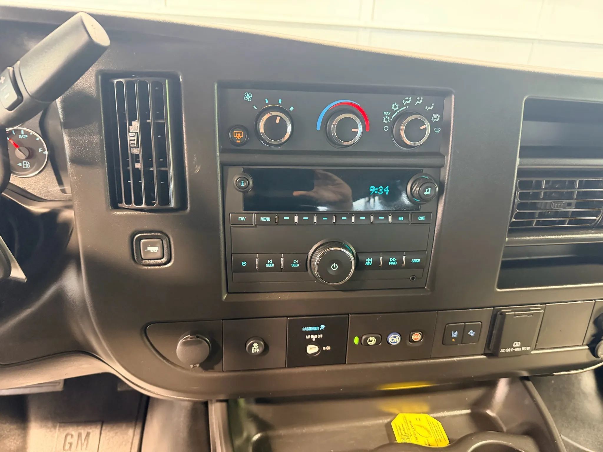 Used 2023 Chevrolet Express 3500 LT w/ LT Preferred Equipment Group RWD image 9
