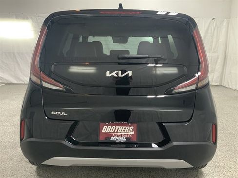 Used 2025 Kia Soul LX FWD image 5