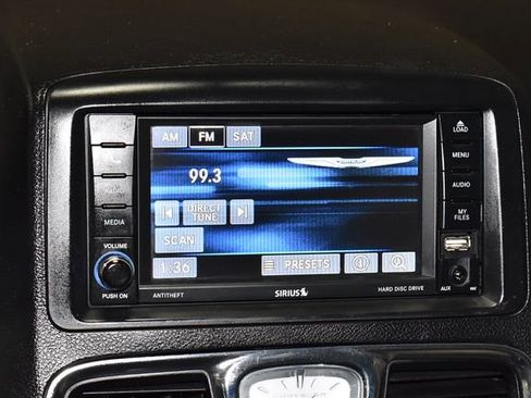 Used 2016 Chrysler Town & Country Touring image 15