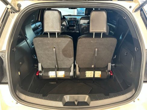 Used 2017 Ford Explorer XLT w/ Equipment Group 202A image 12