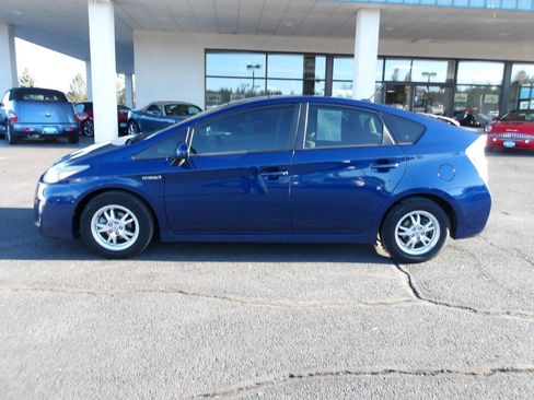 Used 2011 Toyota Prius Three w/ Navigation Pkg image 2
