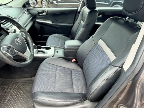 Used 2014 Toyota Camry SE w/ Protection Package FWD image 14