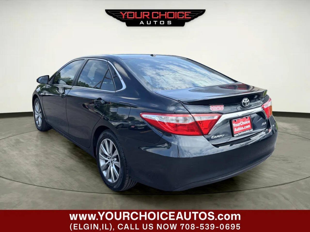 Used 2017 Toyota Camry XLE w/ Moonroof Package FWD image 3