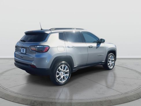 Used 2023 Jeep Compass Latitude AWD/4WD image 8