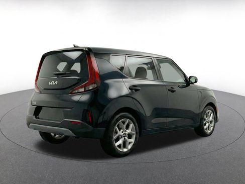 Used 2025 Kia Soul LX w/ LX Technology Package FWD image 9