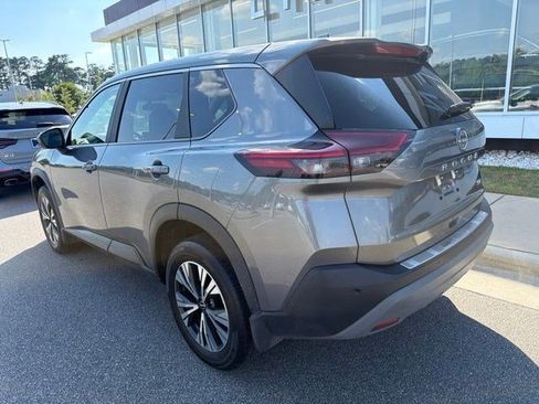 Used 2023 Nissan Rogue SV FWD image 2