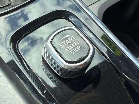 Used 2022 Volvo XC60 B6 R-Design w/ Advanced Package image 39