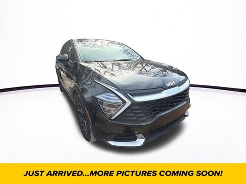 Used 2025 Kia Sportage LX image 1